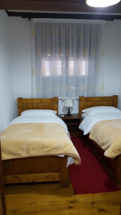 Hotel Bujtina E Bardhe Korce Ngoại thất bức ảnh